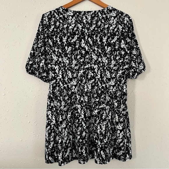 Lane Bryant Black White Floral Puff Sleeve Sweetheart-Neck Surplice Peplum Top - Picture 7 of 9
